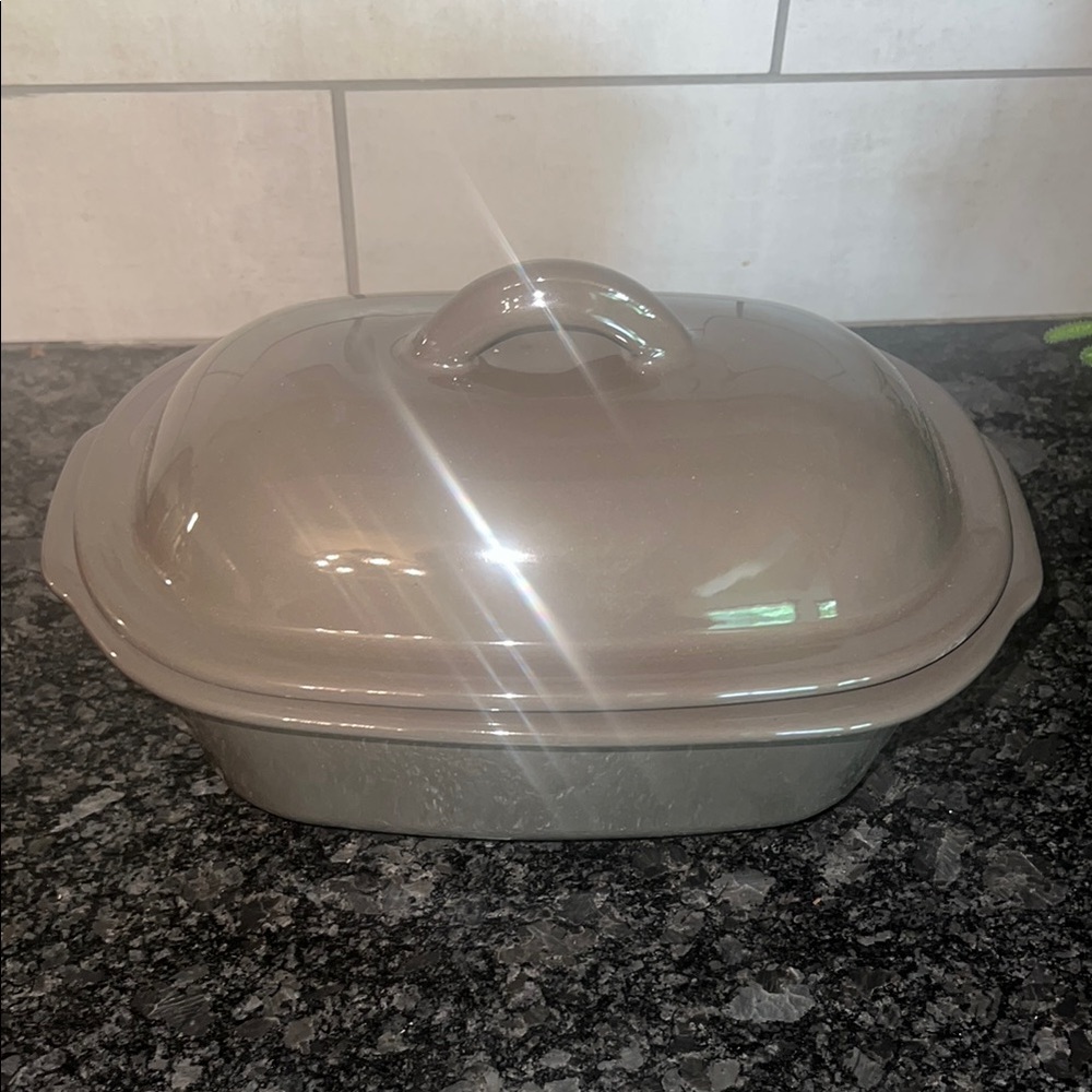 Mini Deep Dish Stoneware Covered Baker with taupe glazed Pampered Chef NIB..